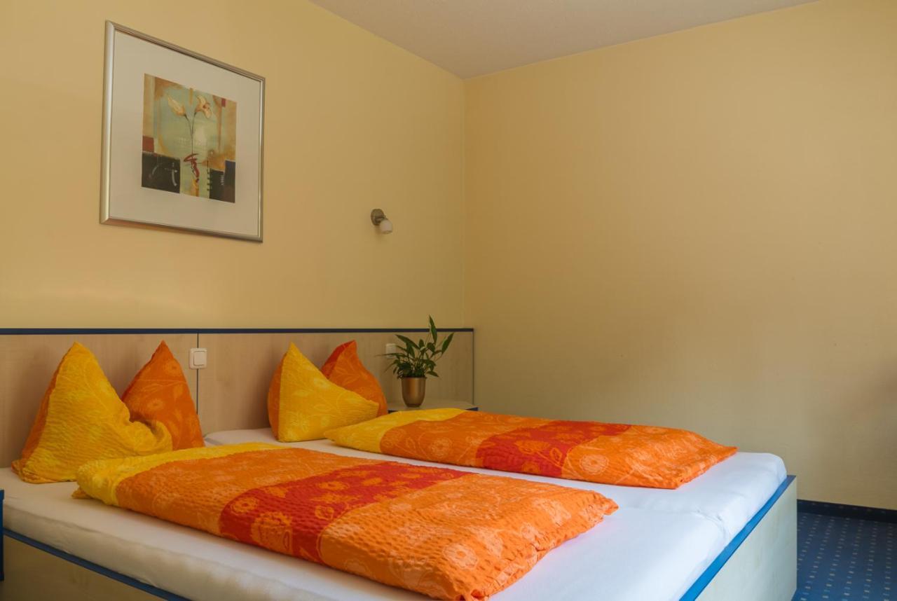 Hotel Papillon Lappersdorf  ภายนอก รูปภาพ